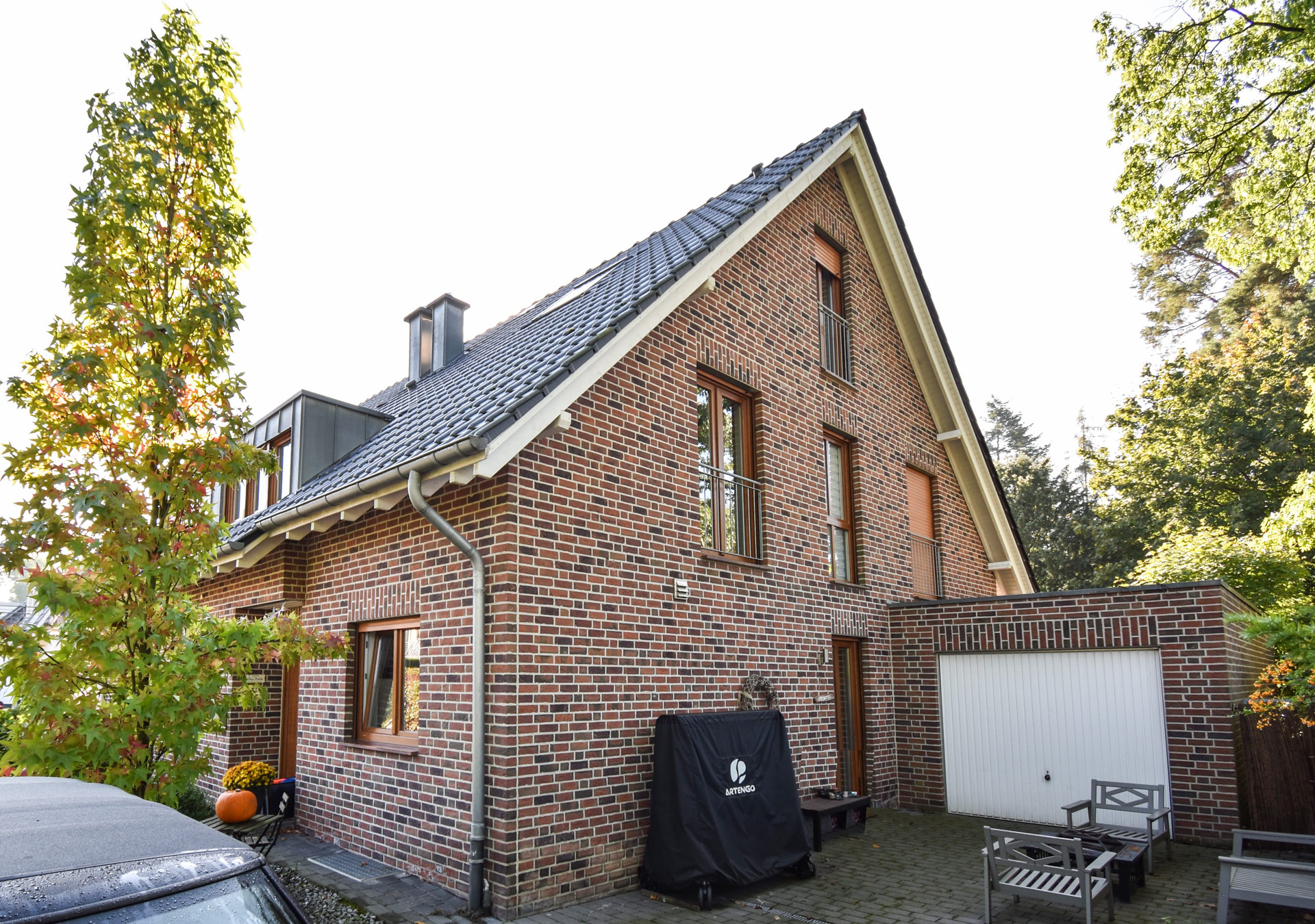 Wohlfühl-Idylle in Angermund: Zauberhaftes EFH! Umlaufendes Gartenrefugium mit altem Baumbestand!